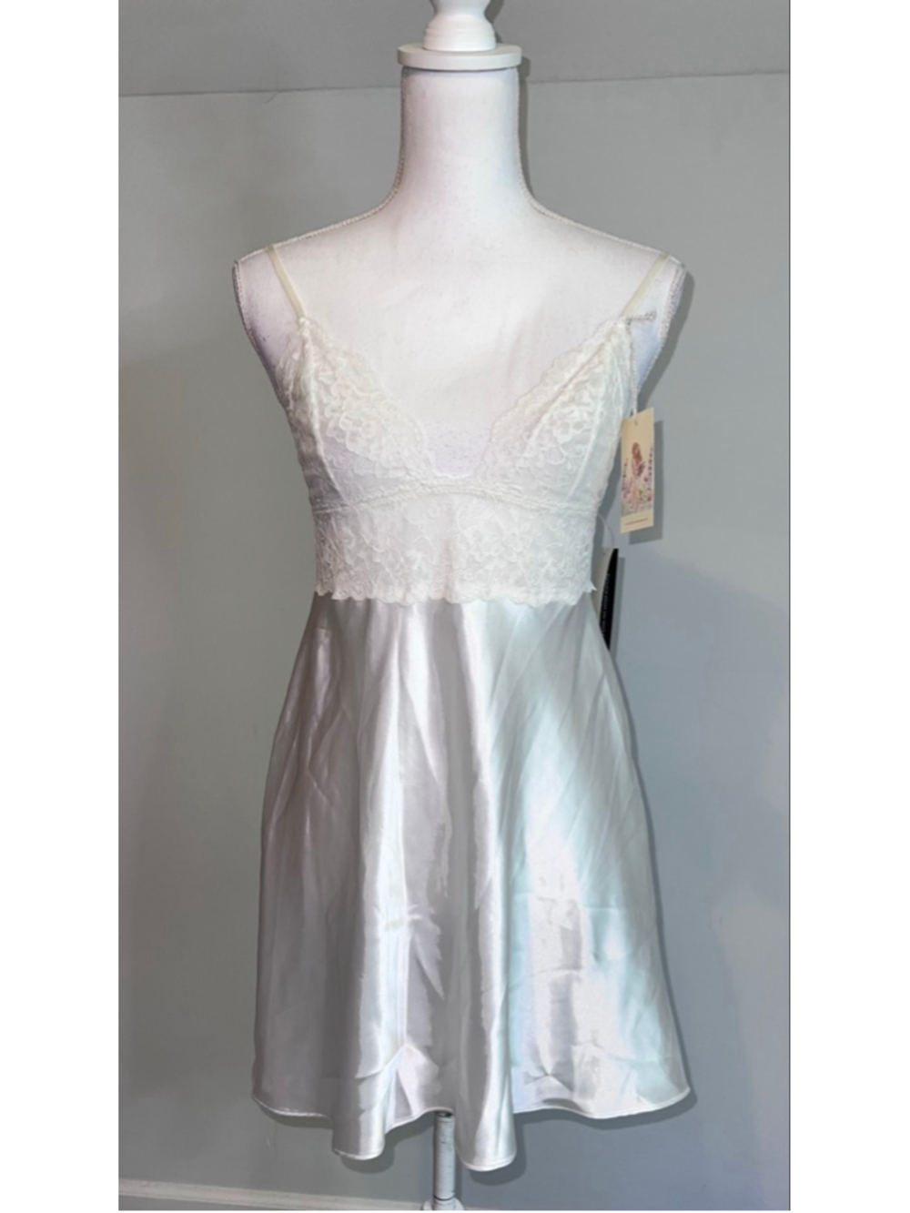 Women's In Bloom by Jonquil Ivory
Lace Robe & Slip Set S-M